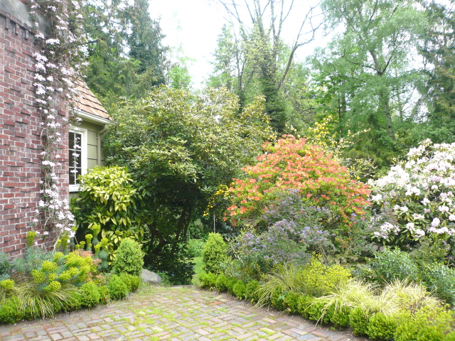 An English Garden Cottage in Seattle Sunny in Seattle Soon